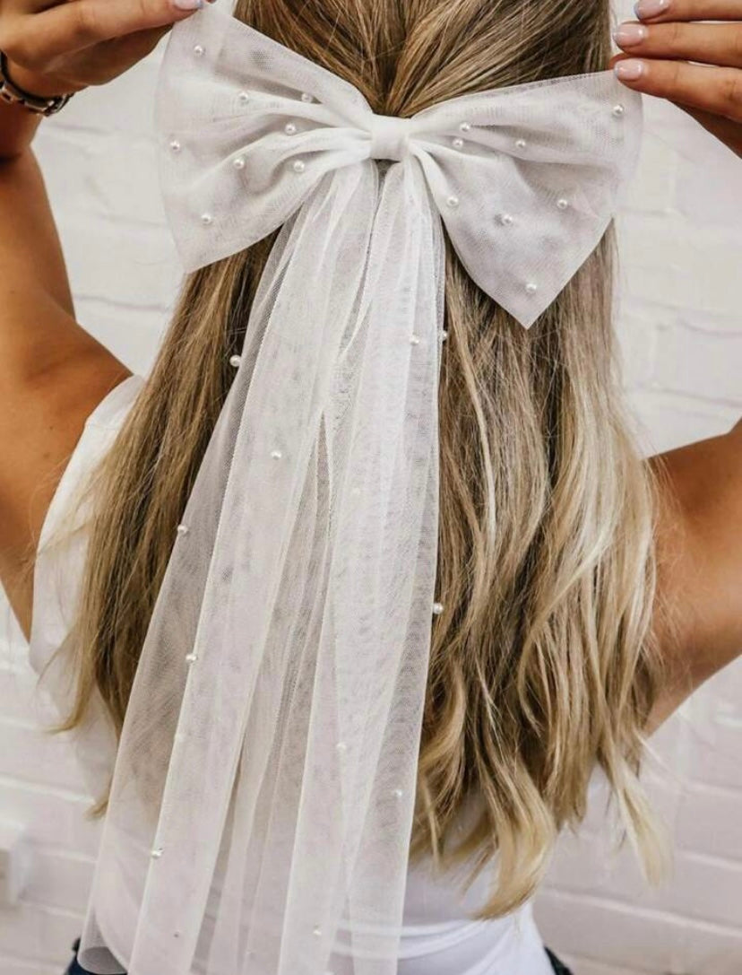 Bridal bow veil clip